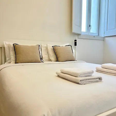 Private In Historic Center - Steps From Santa Justa Lift * Lisboa