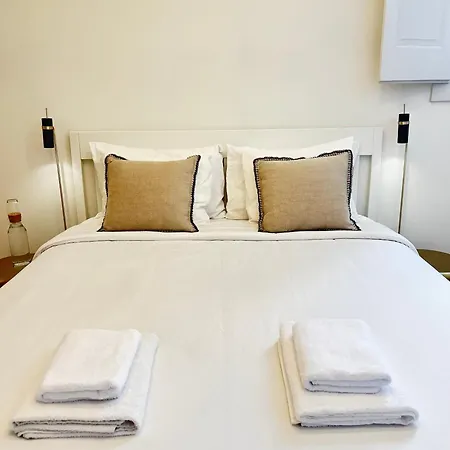 Private In Historic Center - Steps From Santa Justa Lift Πανσιόν Lisboa