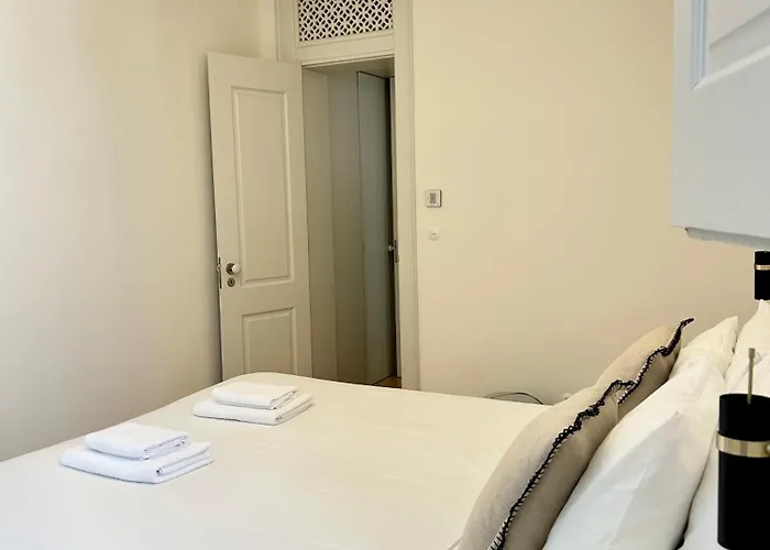 Private In Historic Center - Steps From Santa Justa Lift Lisboa