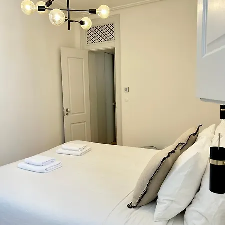 Private In Historic Center - Steps From Santa Justa Lift 리스본